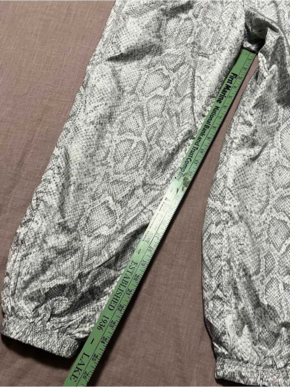 Nike Women's Python Nylon Woven Pants Size Small Snakeskin Track Gym Workout - Picture 6 of 8